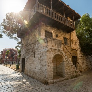 ROMANESQUE HOUSE