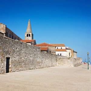 TOWN GATES AND WALLS