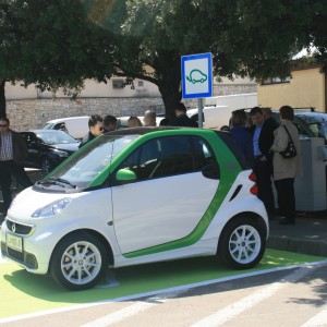 Electric vehicle charging station 