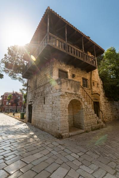 ROMANESQUE HOUSE