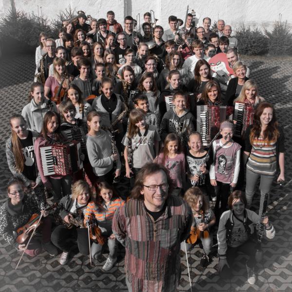 Konzert: ORCHESTRA AND SINGERS TREMOLO